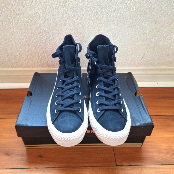 Converse - Picture 2 of 5